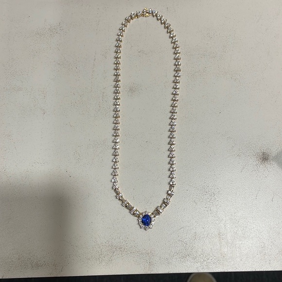 SOLD❤️❤️💙💙HOST PICK💙💙 Stunning diamond and sapphire show piece - Picture 4 of 10